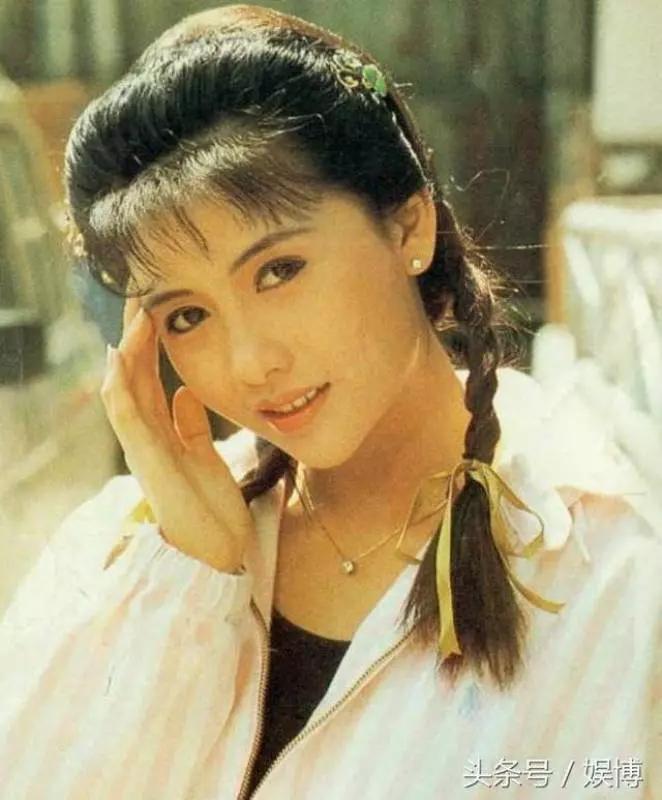 盤點女神年輕照:玉女掌門人周慧敏,台灣第一美女蕭薔,性感美艷翁虹,全都輸給了她