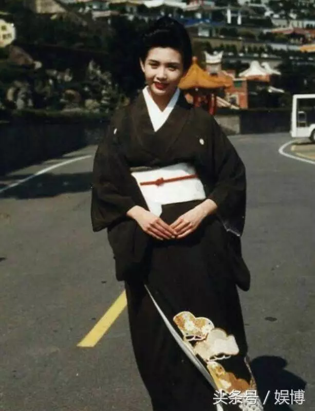 盤點女神年輕照:玉女掌門人周慧敏,台灣第一美女蕭薔,性感美艷翁虹,全都輸給了她