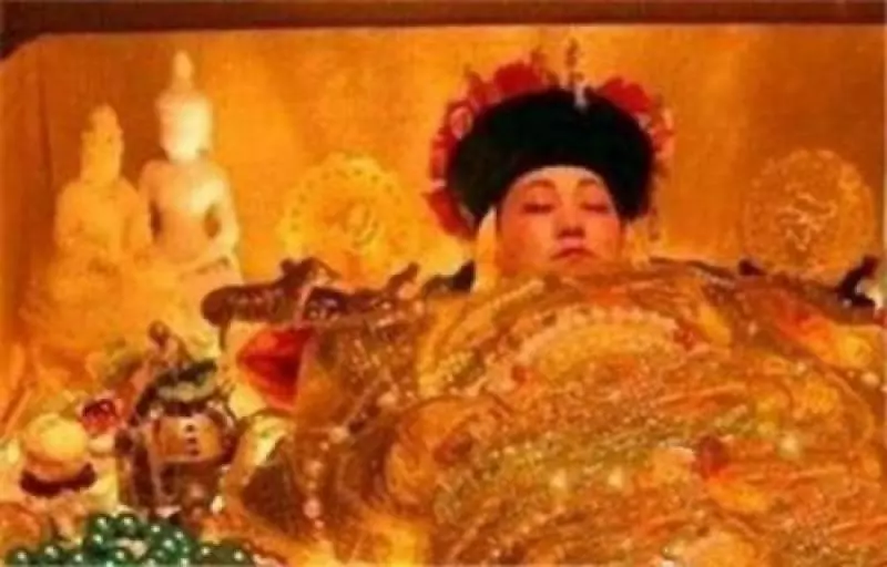 慈禧死前找「100個小孩」來滿足她一個「變態願望」,專家挖開慈禧墓後,看到都崩潰 -