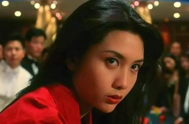 邱淑貞17歲女兒近照曝光,與母親似孖生姐妹,被男同學瘋狂求愛