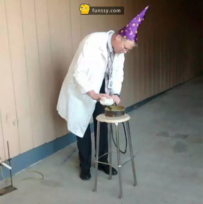如果大家班上有一位超愛搞怪的老師該有多好呢 #2用身體角度讓學生更容易了解幾何學
