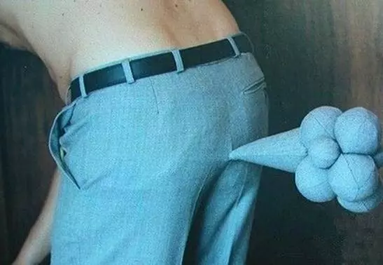 20個連男生自己也無法解釋的超奇葩行為 #4半身赤裸、打赤膊在家裡走來走去