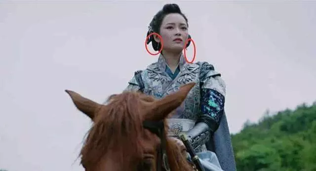 9個連小孩都能看出來的穿幫鏡頭,網友:導演出來保證不打死你