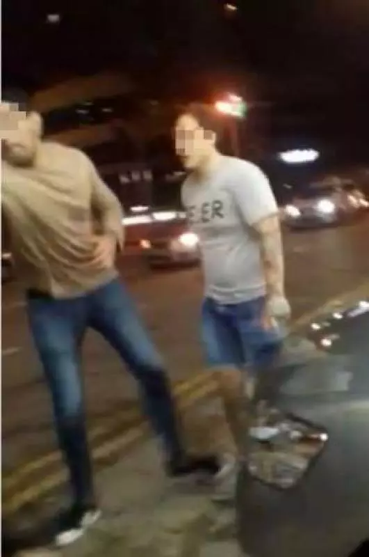 一名大馬籍華裔男子,在新山疑遭兩名新加坡籍男子襲擊,身中9刀,目前生死未卜