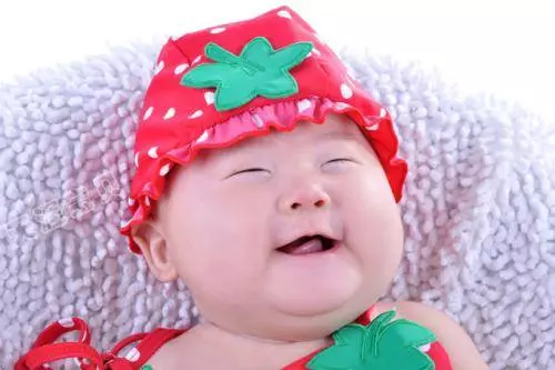 【爆笑】老公淩晨三點回來,老婆拉下老公的褲子滴了幾滴水…發現水珠跟皮膚不接觸,馬上和老公鬧離婚