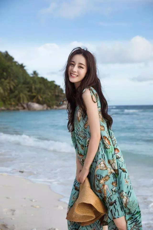 美人都是從小美到大的,看完楊冪娜扎熱巴,果然童話里都是騙你的