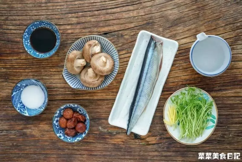 入秋後的秋刀魚,口感緊實肥美,用這個法子燒好吃百倍