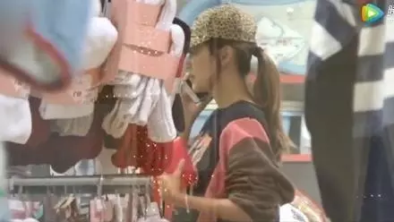 應采兒現身嬰兒用品店!「全身照」曝光……網一看:肚子好大了