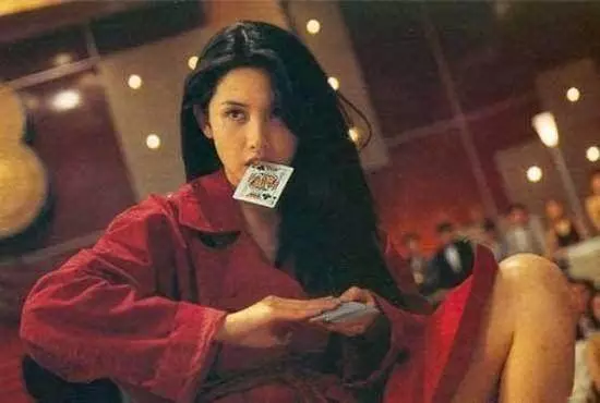 港片四大女神她們女兒長啥樣?邱淑貞女兒最美,朱茵女兒隨爹