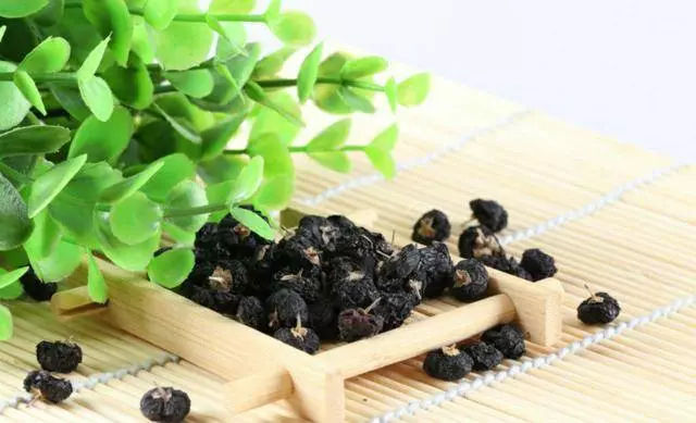 女人不想太快絕經,這3種常見食物要多吃,補氣血抗衰老!
