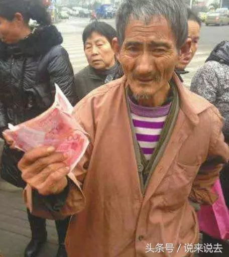 老漢被豪車濺一身水,三天後,他重重刮花同一輛車,車主一分不要