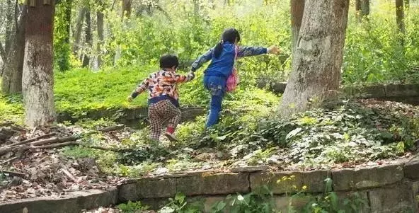弟弟放棄大學供姐姐讀書,兒子滿月酒上弟弟道出25年前的秘密