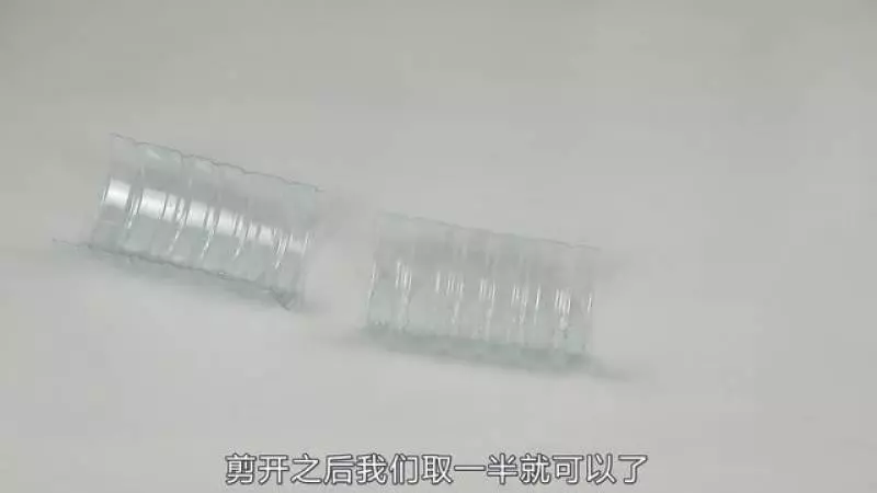 肥皂盒還在花錢買?塑料瓶簡單剪幾刀,做的肥皂盒美觀別緻又實用