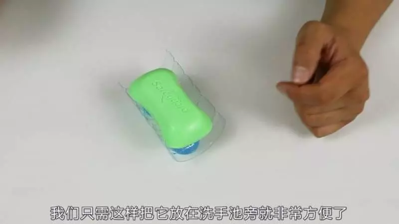 肥皂盒還在花錢買?塑料瓶簡單剪幾刀,做的肥皂盒美觀別緻又實用