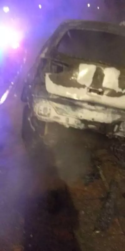 轎車失控起火猛燒,司機逃亡未遂,男子活活被燒死