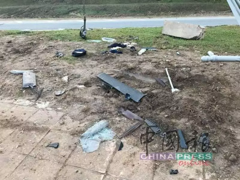轎車失控起火猛燒,司機逃亡未遂,男子活活被燒死