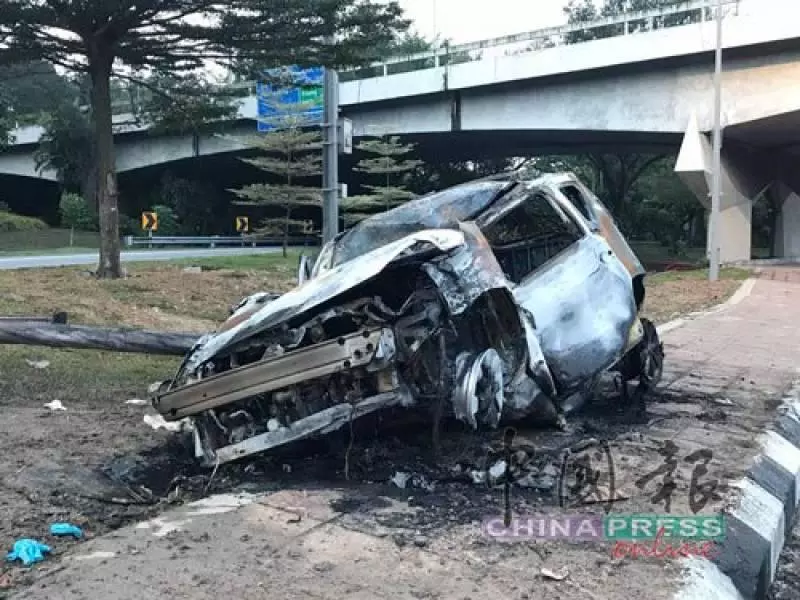 轎車失控起火猛燒,司機逃亡未遂,男子活活被燒死