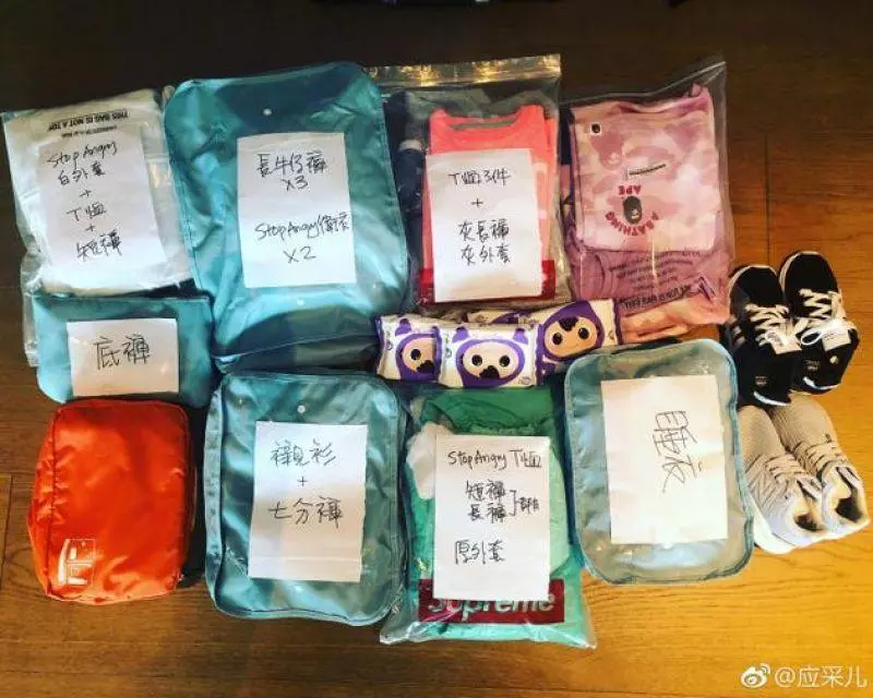 應采兒仔細分類衣物,吐槽春哥給Jasper穿的衣服盡顯隨性