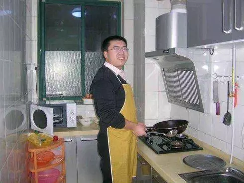 婆婆六十大壽,我挺著大肚子做飯,婆婆說句話,我打掉孩子離婚了