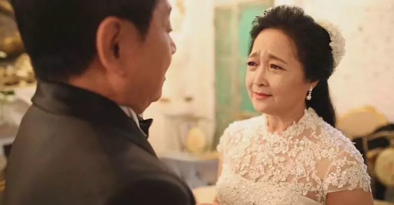 「很對不起,35年前沒讓妳穿這麼漂亮」馬如龍遲來的求婚 讓當了「7個孩子後母」的她淚崩 -