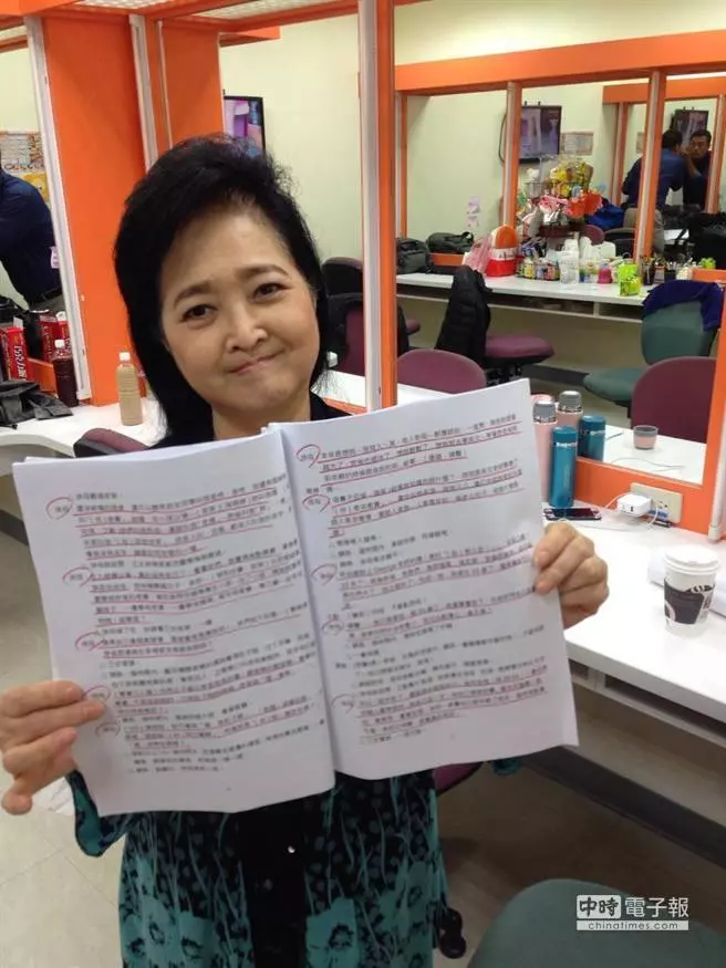 「很對不起,35年前沒讓妳穿這麼漂亮」馬如龍遲來的求婚 讓當了「7個孩子後母」的她淚崩 -