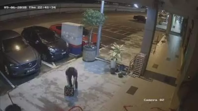 朝店面潑漆 朝車潑硫酸 男子尋仇全程被拍下