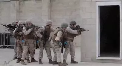 19張大兵們搞笑耍笨的有趣圖片