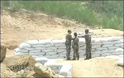 19張大兵們搞笑耍笨的有趣圖片