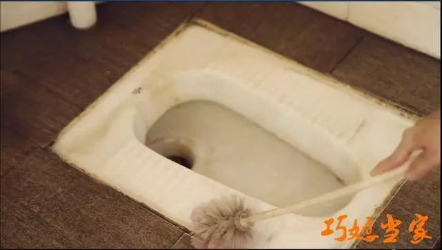 窗戶玻璃非常髒,清潔阿姨教你一招,1年不擦玻璃都能幹凈透亮