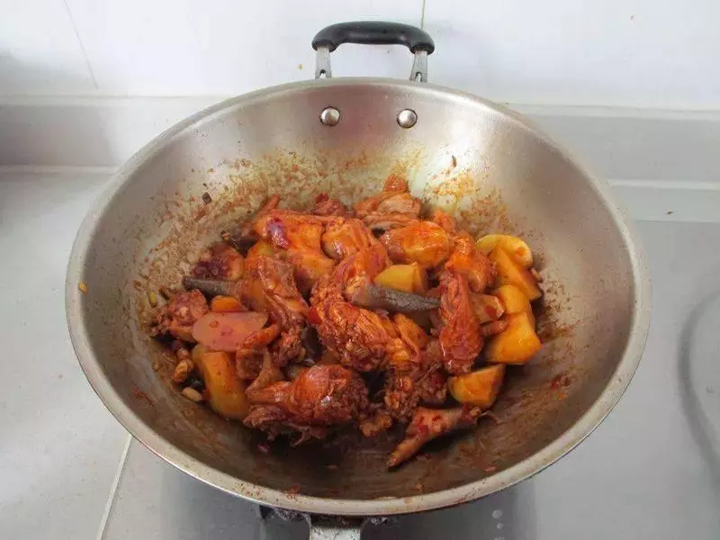 香辣土豆燉雞塊,全是小時候的味道