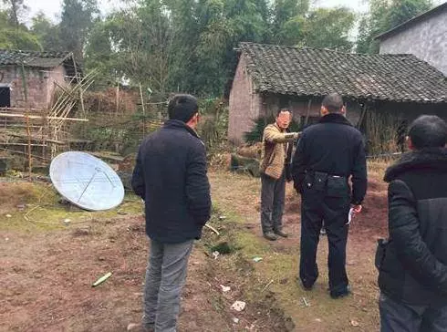 母親吃住老二家,卻把錢給老大並幫他幹活,老二:偏心母親我不養
