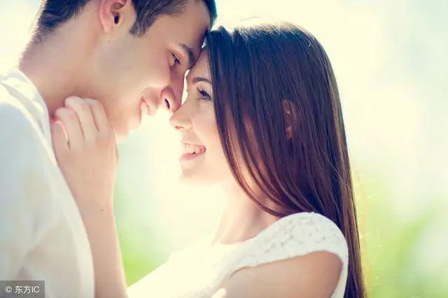 我和很醜老婆離婚後,媽媽放鞭炮慶祝,但半個月後,我跪在她面前哭
