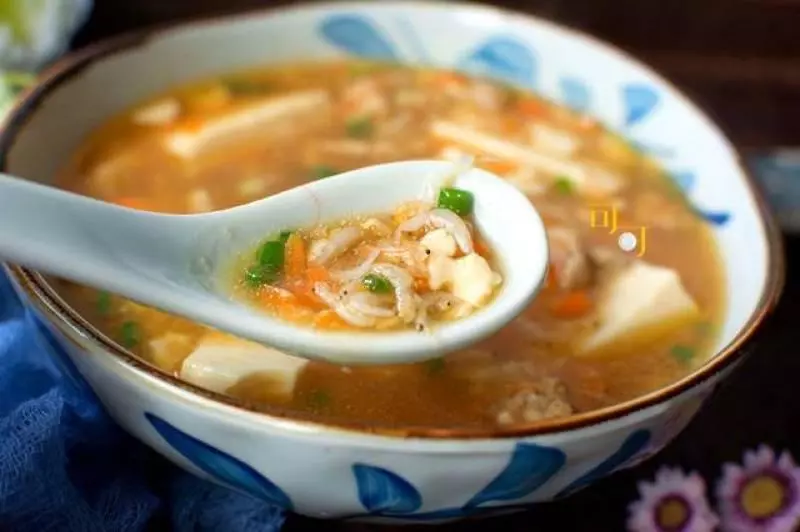秋天多喝這碗豆腐湯,防秋燥能補鈣,味道好,上桌一人先喝一小碗