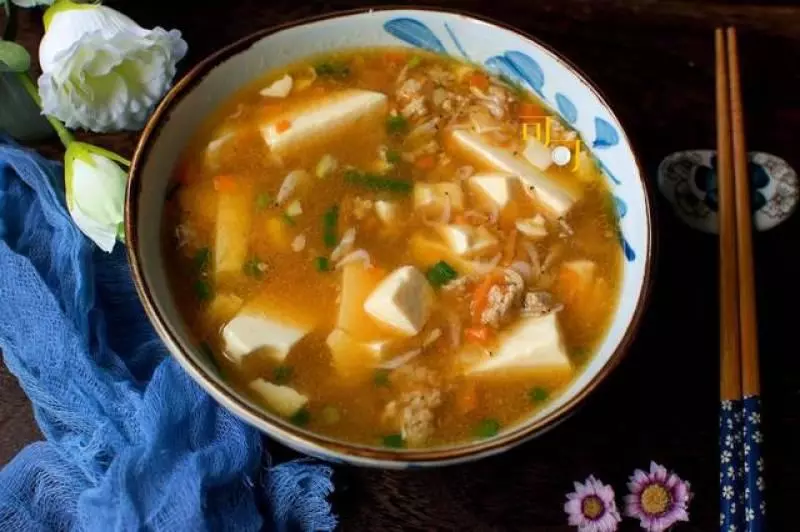 秋天多喝這碗豆腐湯,防秋燥能補鈣,味道好,上桌一人先喝一小碗