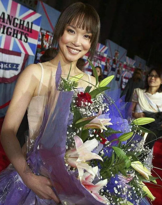 一出生就上報紙頭條,成名後拒絕緋聞炒作,今成新加坡國寶級演員