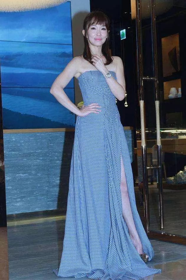 一出生就上報紙頭條,成名後拒絕緋聞炒作,今成新加坡國寶級演員