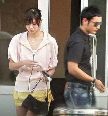 黃曉明4任女友對比,一個比一個慘,最美的已離世,她被坑的最慘