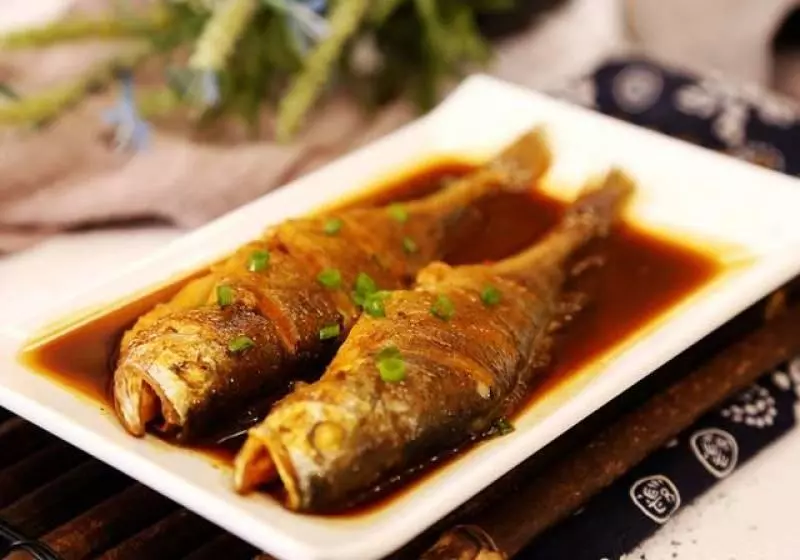 做魚不腥、煎魚不散不粘的竅門特別入味