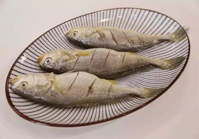 做魚不腥、煎魚不散不粘的竅門特別入味