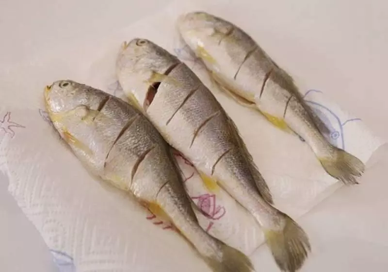 做魚不腥、煎魚不散不粘的竅門特別入味