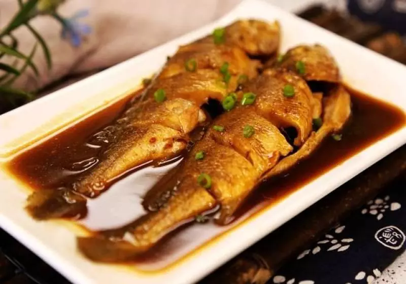 做魚不腥、煎魚不散不粘的竅門特別入味