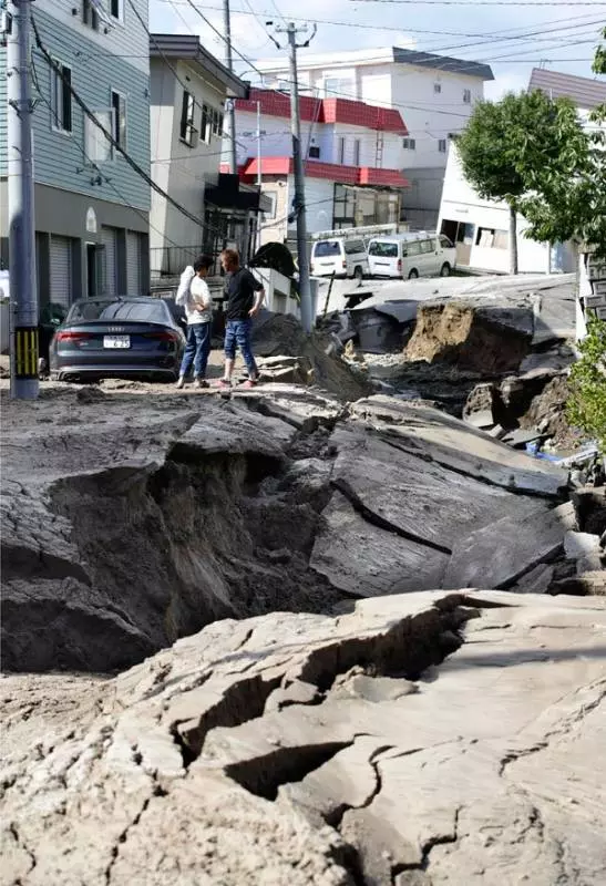 北海道67級地震 引發土崩 1死110人受傷