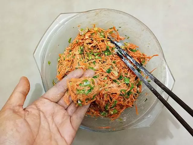 這是胡蘿蔔最好吃的做法,外焦里嫩,一口一個根本就停不下來