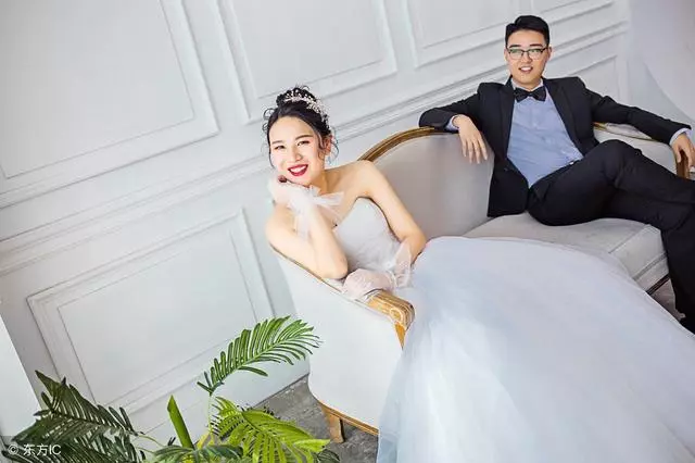 我和老公結婚半年後,他為了他媽用離婚威脅我,前婆婆來求我復婚,原因真可笑