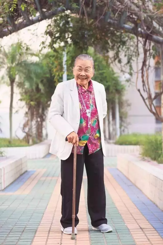 82歲TVB御用拾紙皮婆婆重回熒幕,不介意一輩子演紙皮婆婆,沒想到她年輕時竟然長得如此驚艷