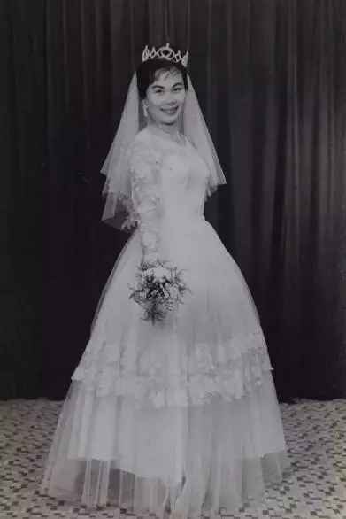 82歲TVB御用拾紙皮婆婆重回熒幕,不介意一輩子演紙皮婆婆,沒想到她年輕時竟然長得如此驚艷