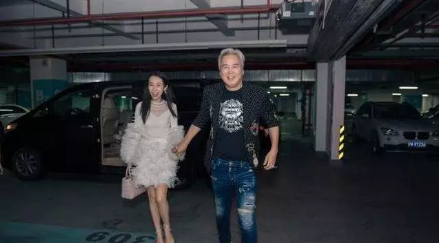 張庭老公與陌生女子握手貼面十分親密,女子暗指林瑞陽為她不顧一切,更驚爆數張親密照,員工卻說很正常