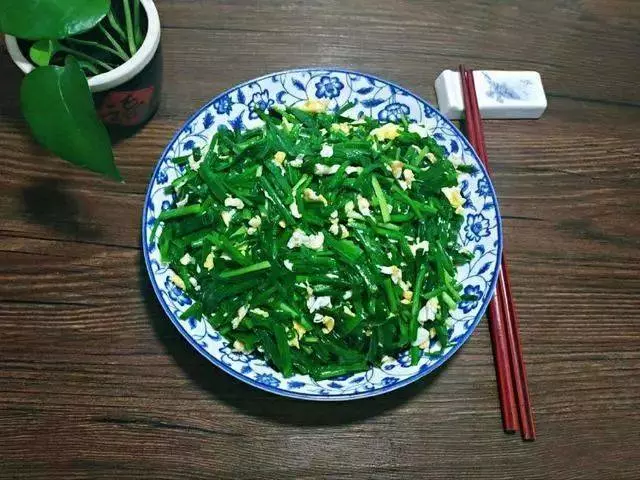 韭菜炒雞蛋 容易出水,還塞牙?學會這一招,保證好吃