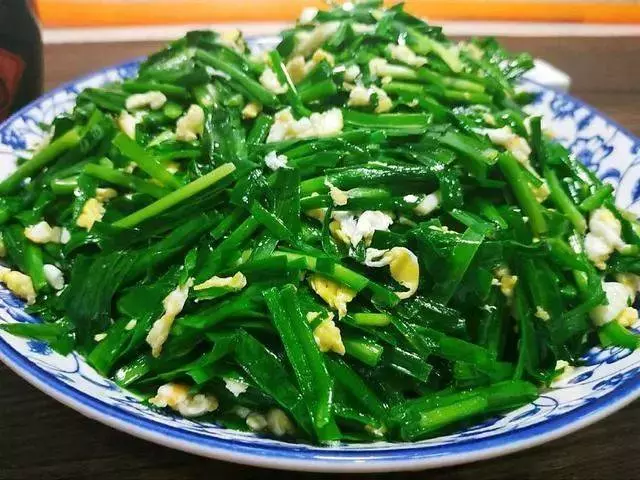韭菜炒雞蛋 容易出水,還塞牙?學會這一招,保證好吃