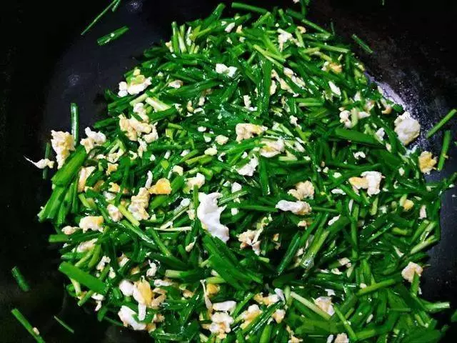 韭菜炒雞蛋 容易出水,還塞牙?學會這一招,保證好吃